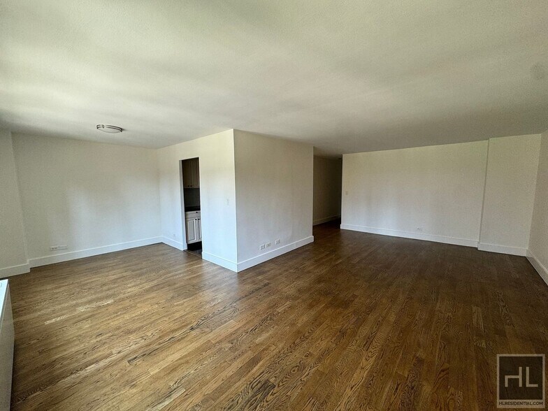 Building Photo - AMAZING ONE BEDROOM APARTMENT!! AMAZING DE...
