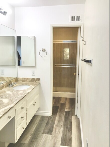 Master Suite bath - 9835 Genesee Ave