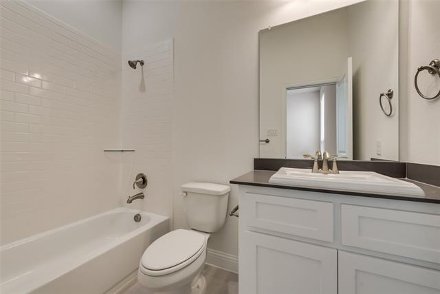 Building Photo - 617 Montrose Dr