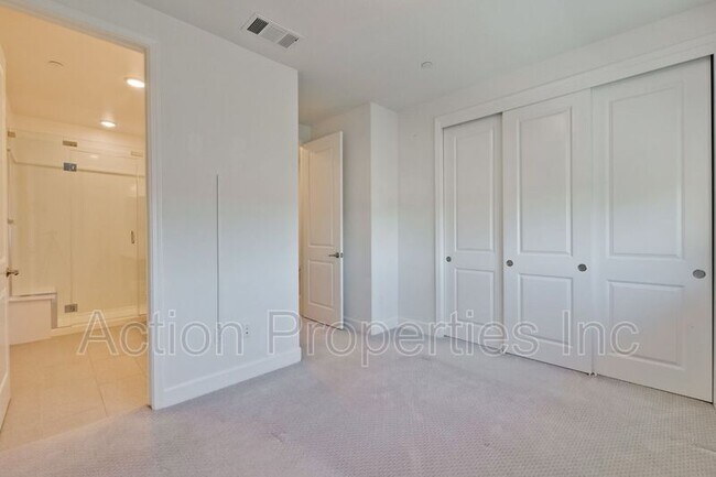 Building Photo - 605 Cinnamon Cir.