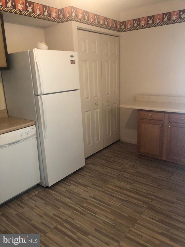 Building Photo - 2900 State Hill Rd