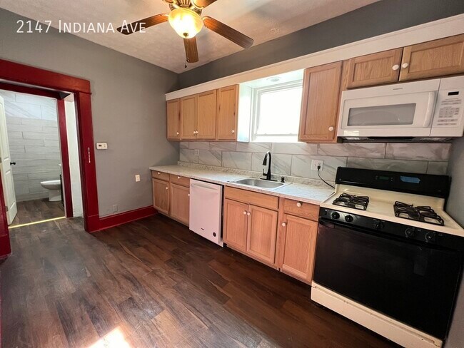 Building Photo - Huge 7 Bedroom 4 Bath Home Close To OSU Av...