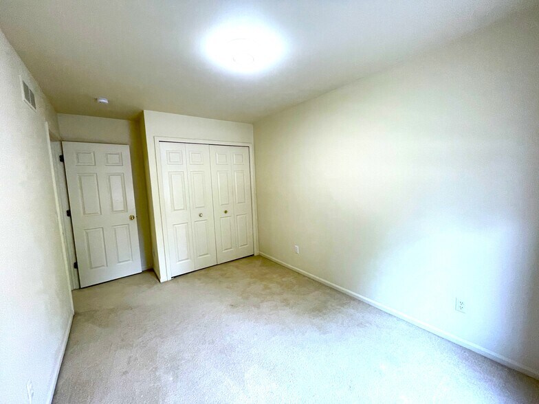 Building Photo - 3048 Turnberry Ln