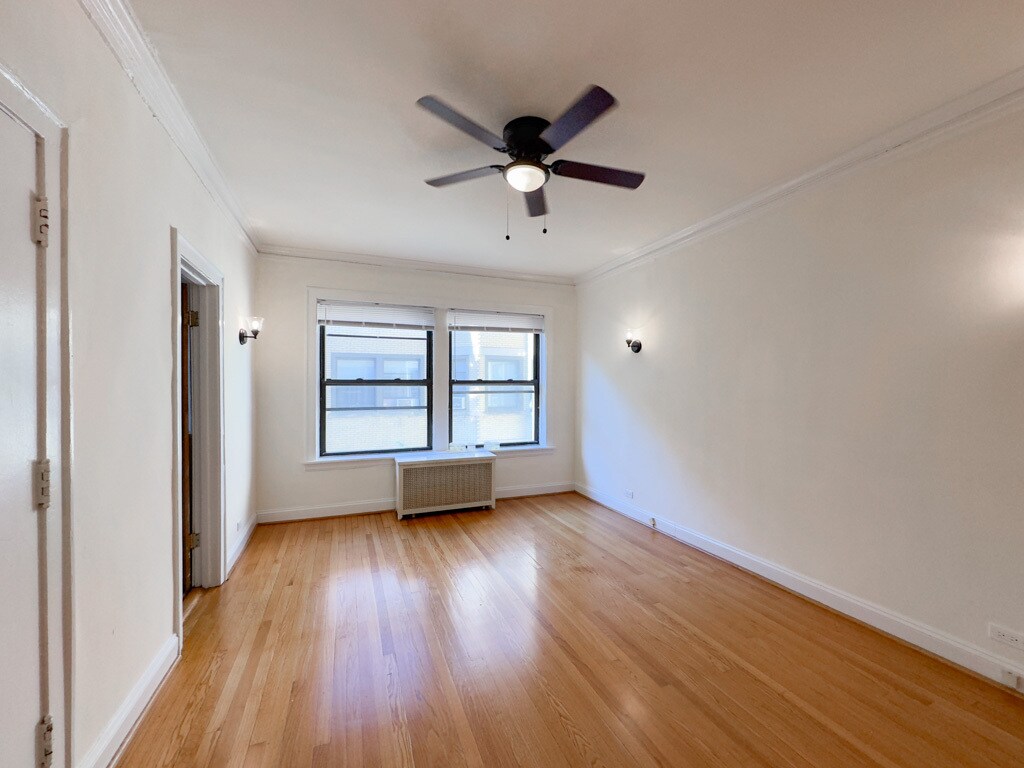 Building Photo - 522 W Surf St