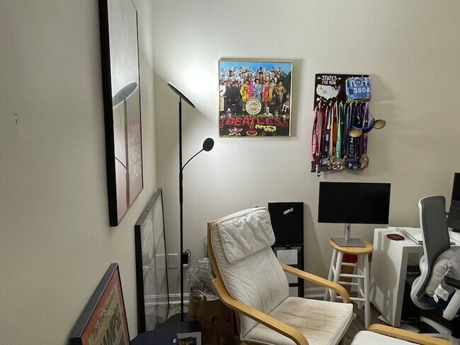 Building Photo - 110 Strathmore Rd