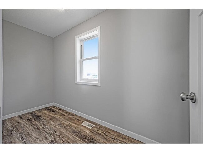 Building Photo - Rare 3 bed 4 bath no upgrade left out! 2 full kitchens, great views, dont miss out!