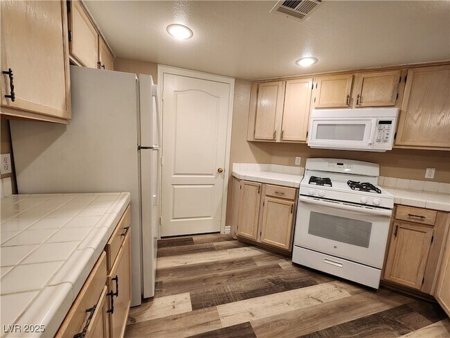 Building Photo - 7400 W Flamingo Rd