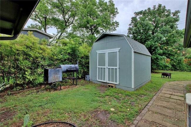 Building Photo - 7807 Lazy Ln