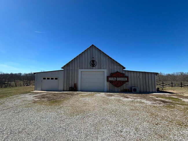 Building Photo - 2 Rental Units on 1 Property, Unique TN Co...