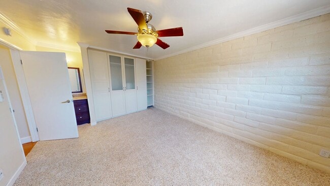 Building Photo - Freshly Painted Upstairs Condo with Community Pool