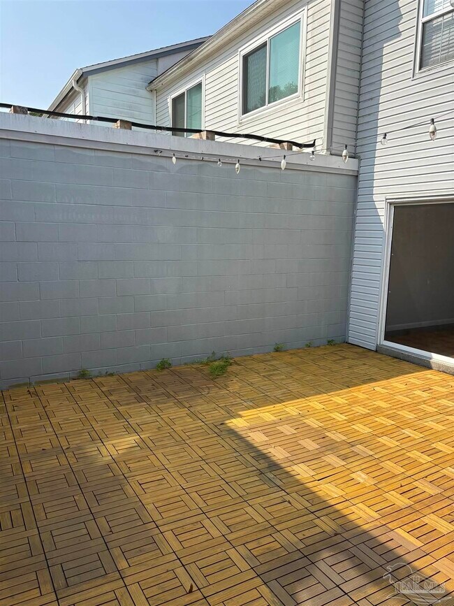 Building Photo - 8410 Williamsburg Cir