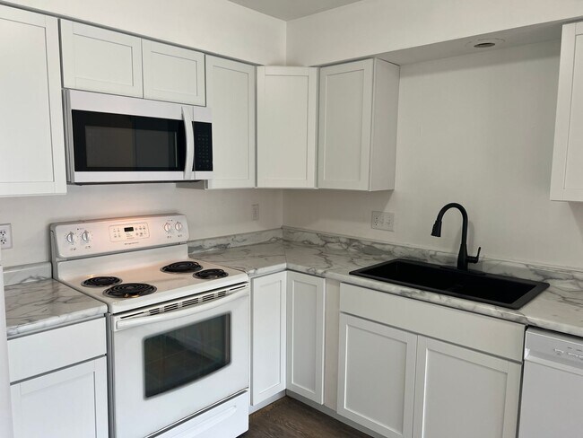 Building Photo - 915 Genrich St