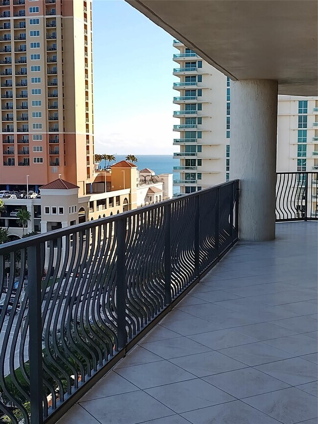 Building Photo - 100 S Birch Rd