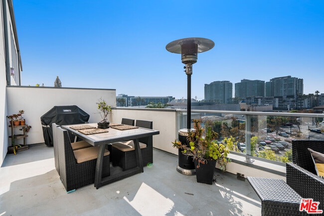 Building Photo - 4215 Glencoe Ave