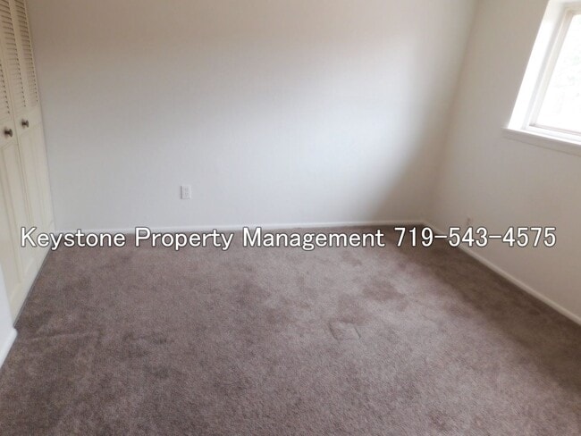 Building Photo - Lower Level Belmont 4-plex Apartment with ...