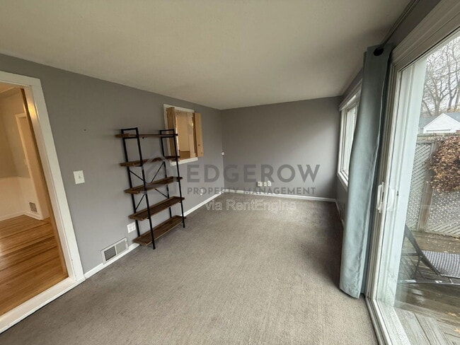 Building Photo - 844 Reynard St SE