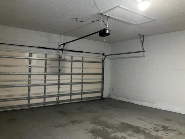 Building Photo - 1318 Lake Biscayne Way