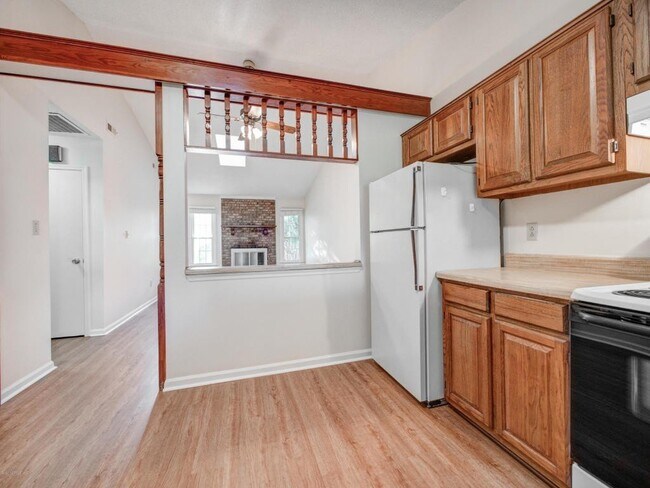 Building Photo - 114 Pine Crest Dr