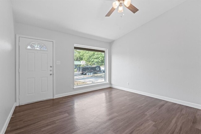 Building Photo - 504 Seminole Dr