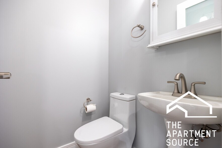 Building Photo - 7225 E Prairie Rd