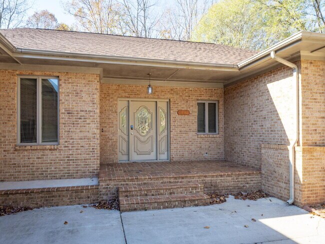 Building Photo - The Mylandia | Beautiful and spacious University City – Charlotte house with a backyard, offering...