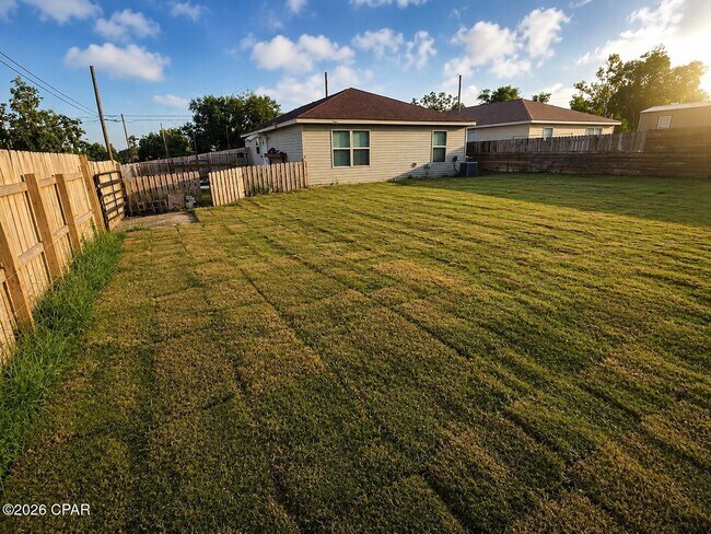 Building Photo - 7213 Chipewa St