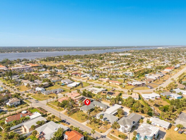 Building Photo - 517 University Blvd