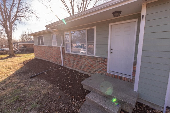 Building Photo - 2405 E Willowbrook