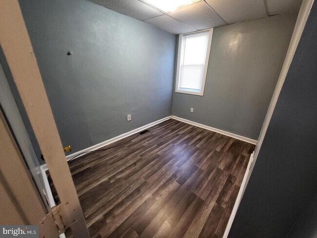 Building Photo - 517 N Rose St