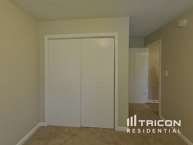 Building Photo - 2561 Falcon Ridge Dr SW