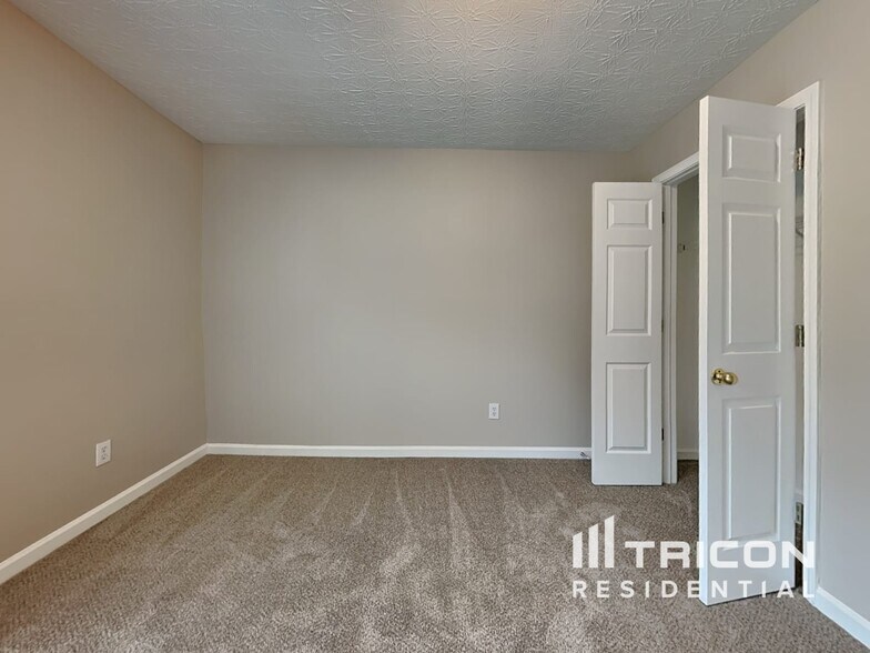 Building Photo - 4980 Wynford Ln
