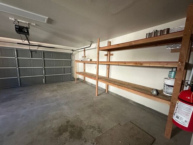 Building Photo - 1606 Lone Oak Trail