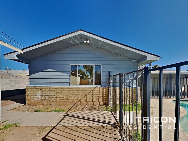 Building Photo - 1649 W Pueblo Ave