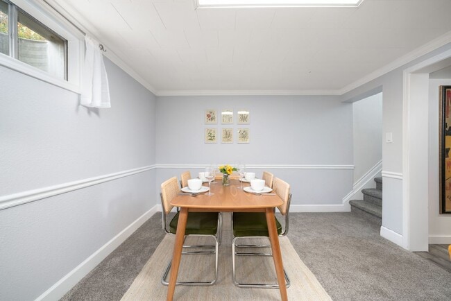 Building Photo - Golden Duplex > Unit is fully furnished feels like NEW!