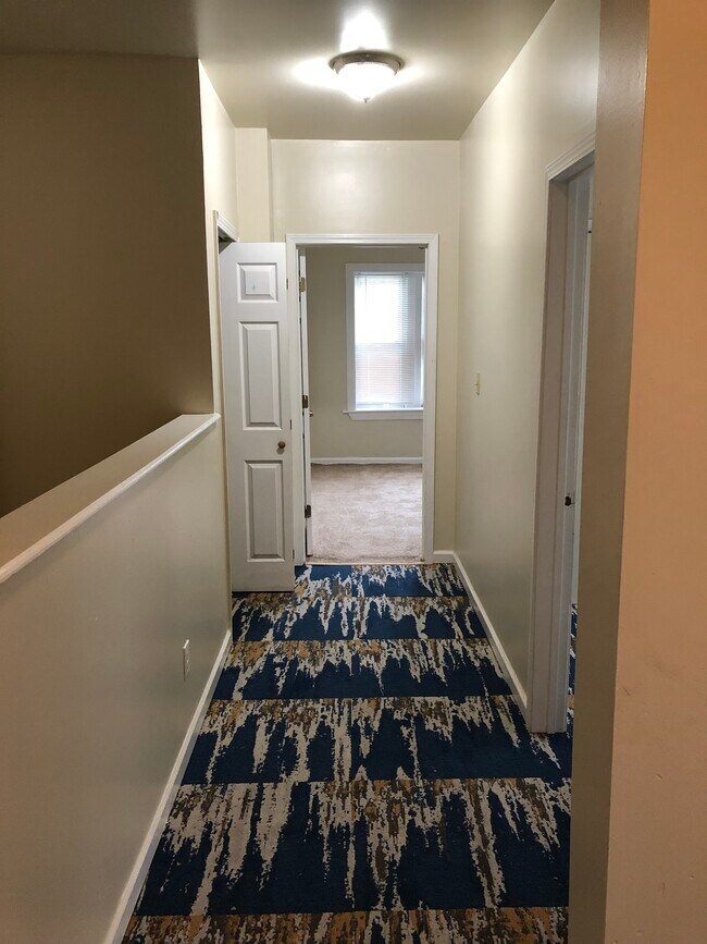 Building Photo - 5962 Oakherst Plz