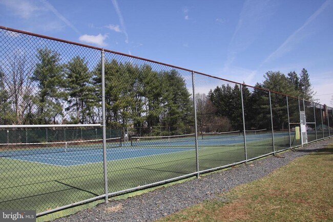 Building Photo - 3121 Sayre Dr