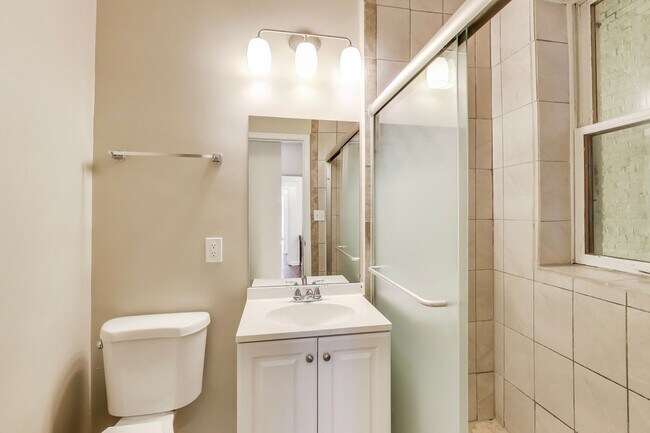 Building Photo - Peaceful 2BD/2BA - Two Level Condo in the Heart of Dupont Circle!