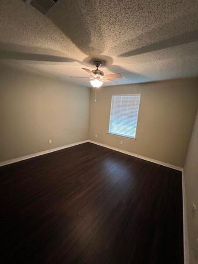 Building Photo - 228 Constellation Dr