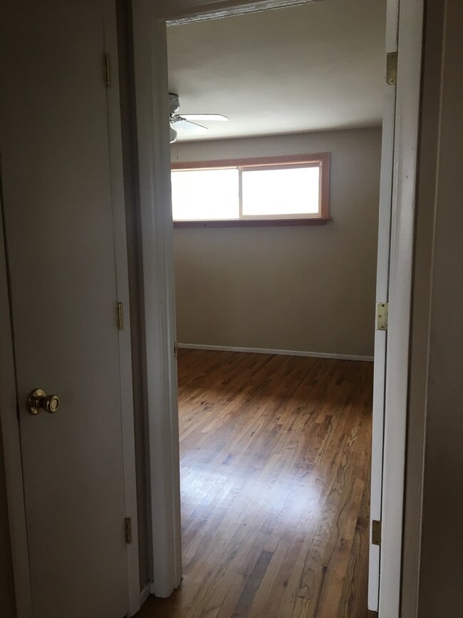 Building Photo - Close to Downtown