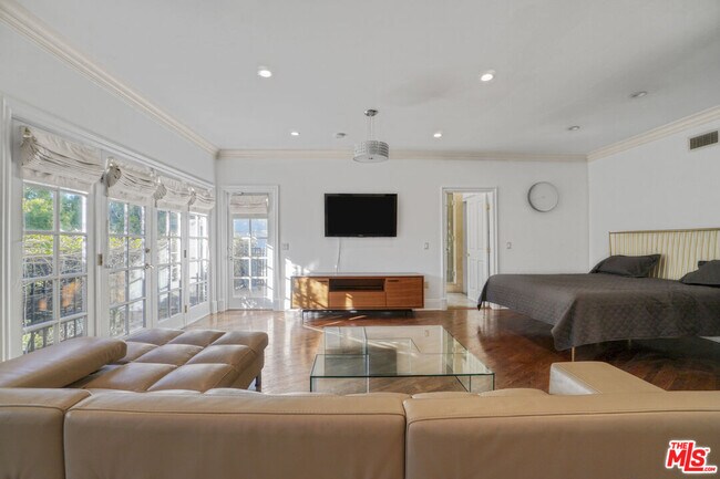 Building Photo - 821 Whittier Dr