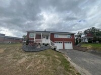 Building Photo - Beautifully Renovated 4 Bed/ 2 Bath with 2...