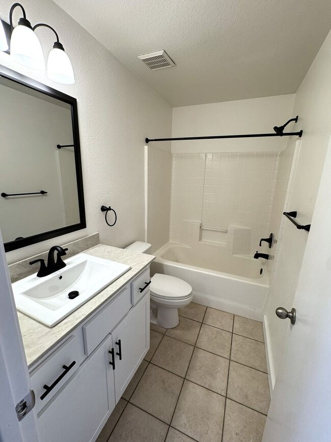 Building Photo - Beautiful Remodeled 3 bed, 2 bath home in convenient El Mirage neighborhood!