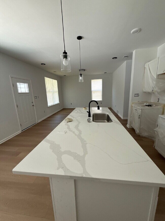 Building Photo - Fully Renovated Spacious 3BR in South Memphis – Section 8 Welcome