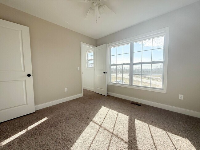 Building Photo - 5200 Oak Pt Ct