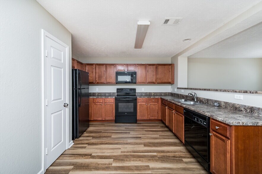 Building Photo - 604 Nixon Way