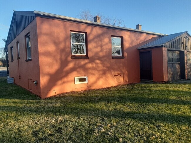 Building Photo - 1616 E Shore Dr