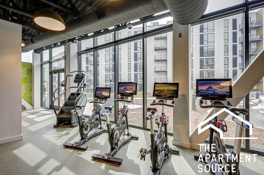 Building Photo - 2155 N Elston Ave