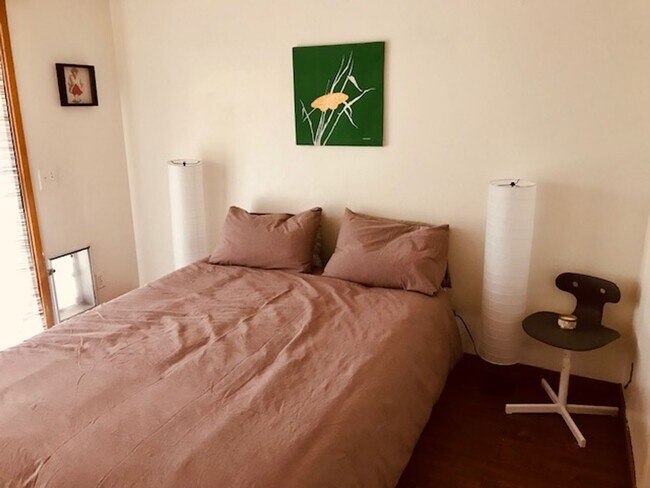 Building Photo - Central Location - 2 beds 1 bath