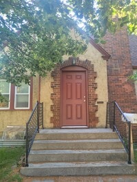 Building Photo - 716 9th Ave S