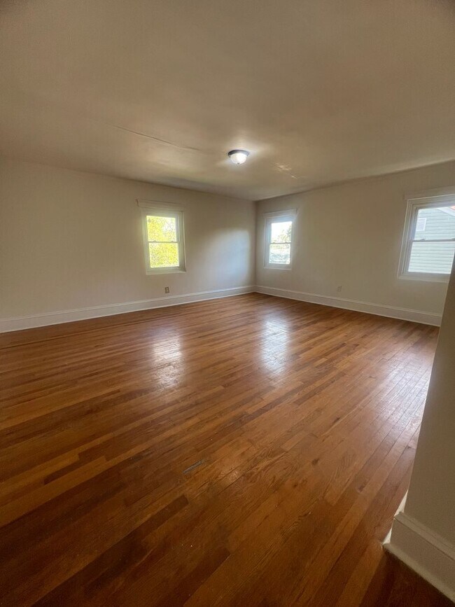 Building Photo - Spacious 4-Bedroom Brick Home with Hardwood Floors and Walk-In Closet